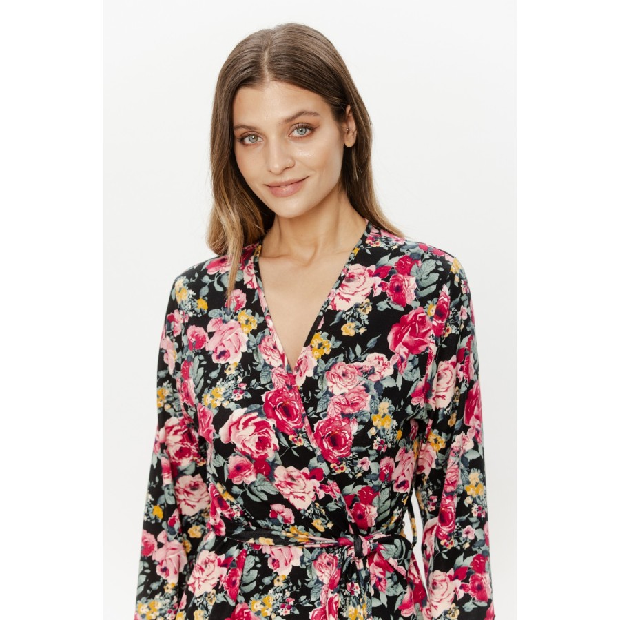 Rückansicht des Kimonos mit floralem Druck