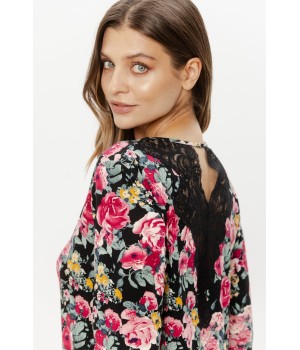 Détail de l'imprimé floral et du tombé de la viscose