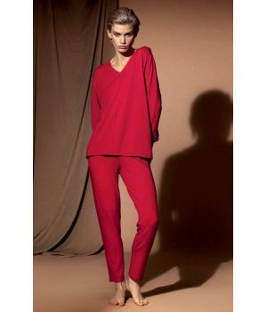 Cosy and comfortable straight leg trousers in red, black or beige. Coemi-lingerie