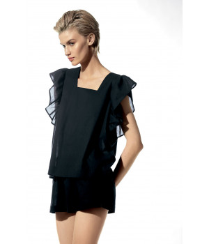 Two-piece nightset. Top with puffed sleeves and geometric neck and backline. Coemi-lingerie
