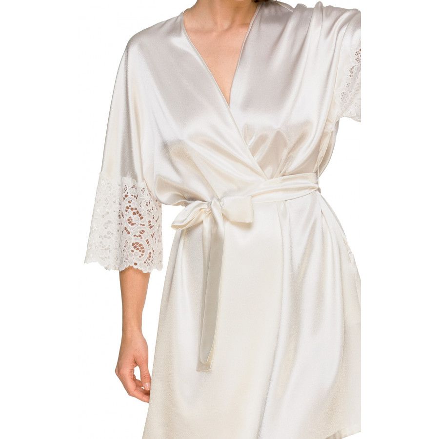 Déshabillé en satin arrivant mi-cuisse, broderie romantique sur les manches ¾ - Coemi-lingerie