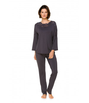 Pyjamas/loungewear outfit in micromodal and lace on top of the long sleeves