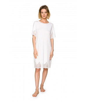 Long T-shirt-style nightdress with round neck and short sleeves trimmed with lace