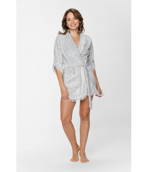 Gorgeous little dressing gown, embellished with fringing, a shawl collar and three-quarter-length sleeves - XS to XXL