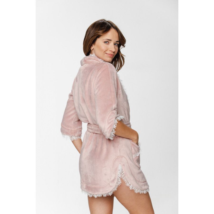 Gorgeous little dressing gown, embellished with fringing, a shawl collar and three-quarter-length sleeves - XS to XXL