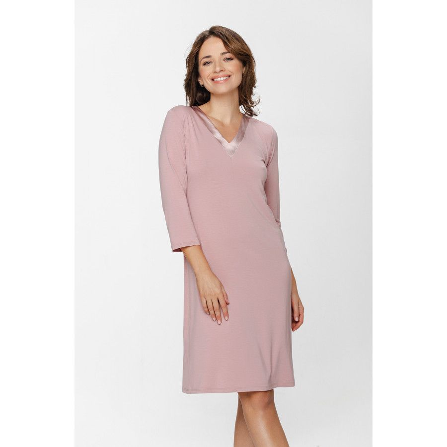 Nachthemd im Tunika-Stil aus Micromodal mit ¾-Ärmeln und seidenweichem Satin am V-Ausschnitt