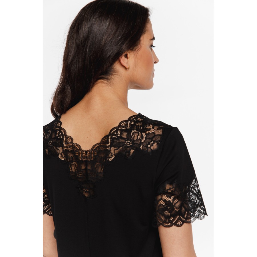 Pijama violeta mujer vista lateral