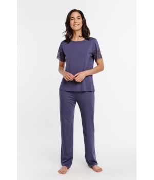 Pijama blanco mujer vista espalda