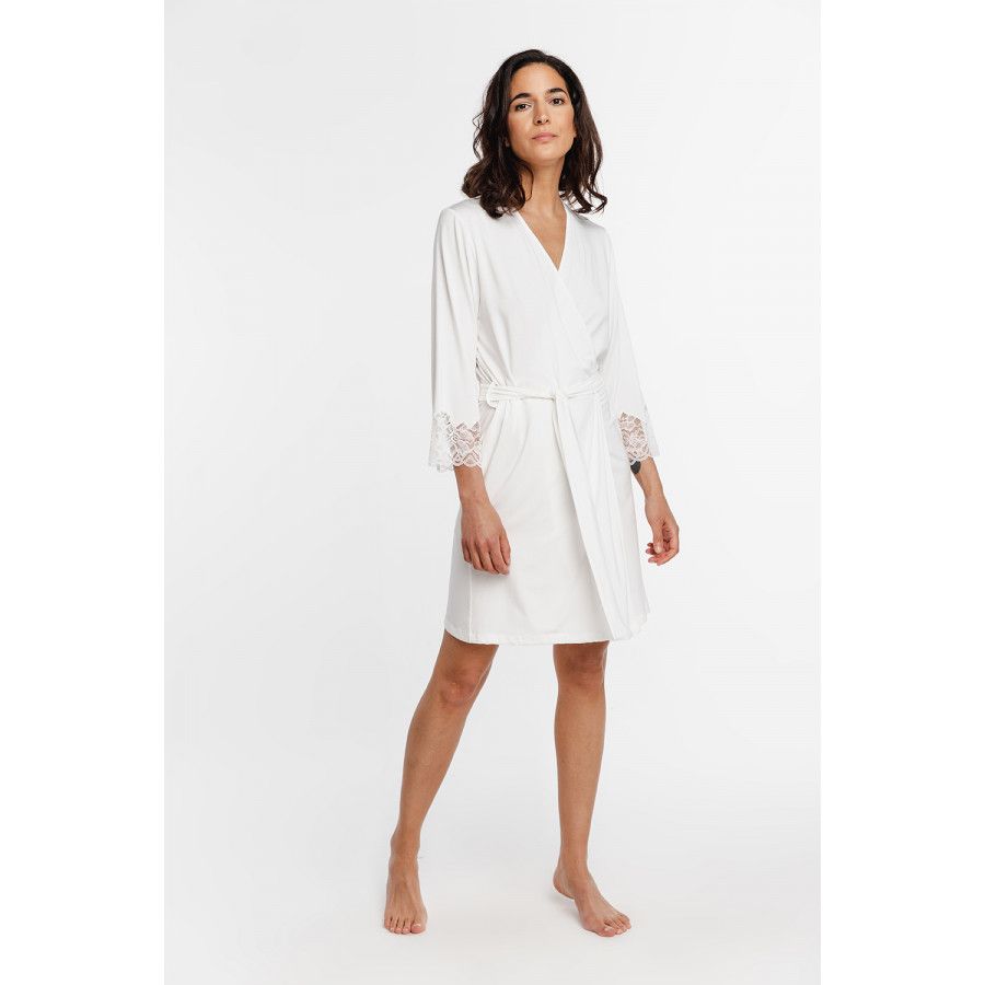 Gorgeous little dressing gown in elegant, loose-fitting, with lace on the three-quarter-length sleeves and at the back 8 - www.c
