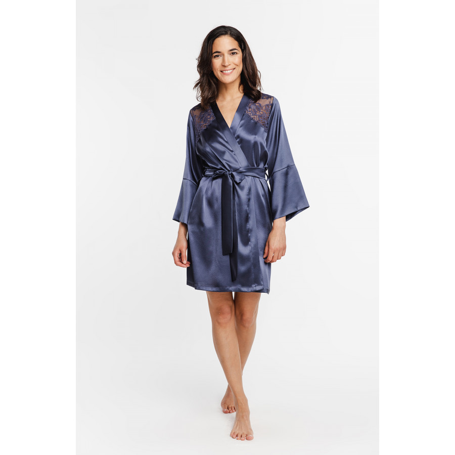 Gorgeous little satin dressing gown with loose-fitting, three-quarter-length sleeves, a lined neckline and lace