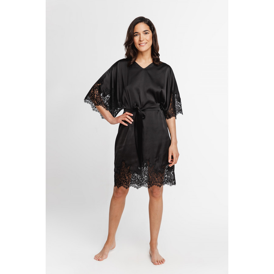 Loose-fitting, tunic-style nightdress in satin and lace with a belt at the waist and three-quarter-length sleeves