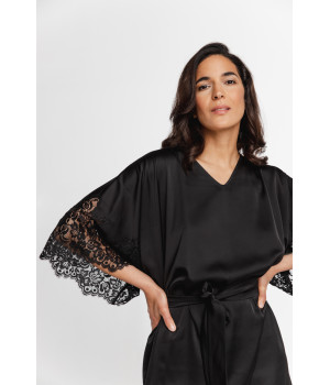 Loose-fitting, tunic-style nightdress in satin and lace with a belt at the waist and three-quarter-length sleeves