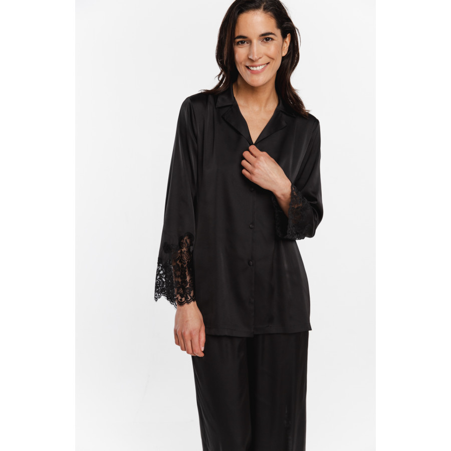 Ultra-feminine, loose-fitting, elegant and comfortable 2-piece pyjamas in satin and lace