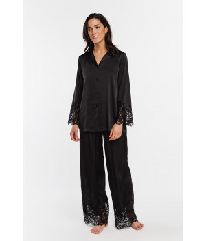 Ultra-feminine, loose-fitting, elegant and comfortable 2-piece pyjamas in satin and lace