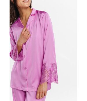 Ultra-feminine, loose-fitting, elegant and comfortable 2-piece pyjamas in satin and lace