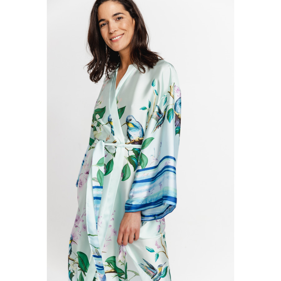 Oversize-Kimono aus Satin mit exotischem Blätterprint und blauen Streifen und mit weiten langen Ärmeln