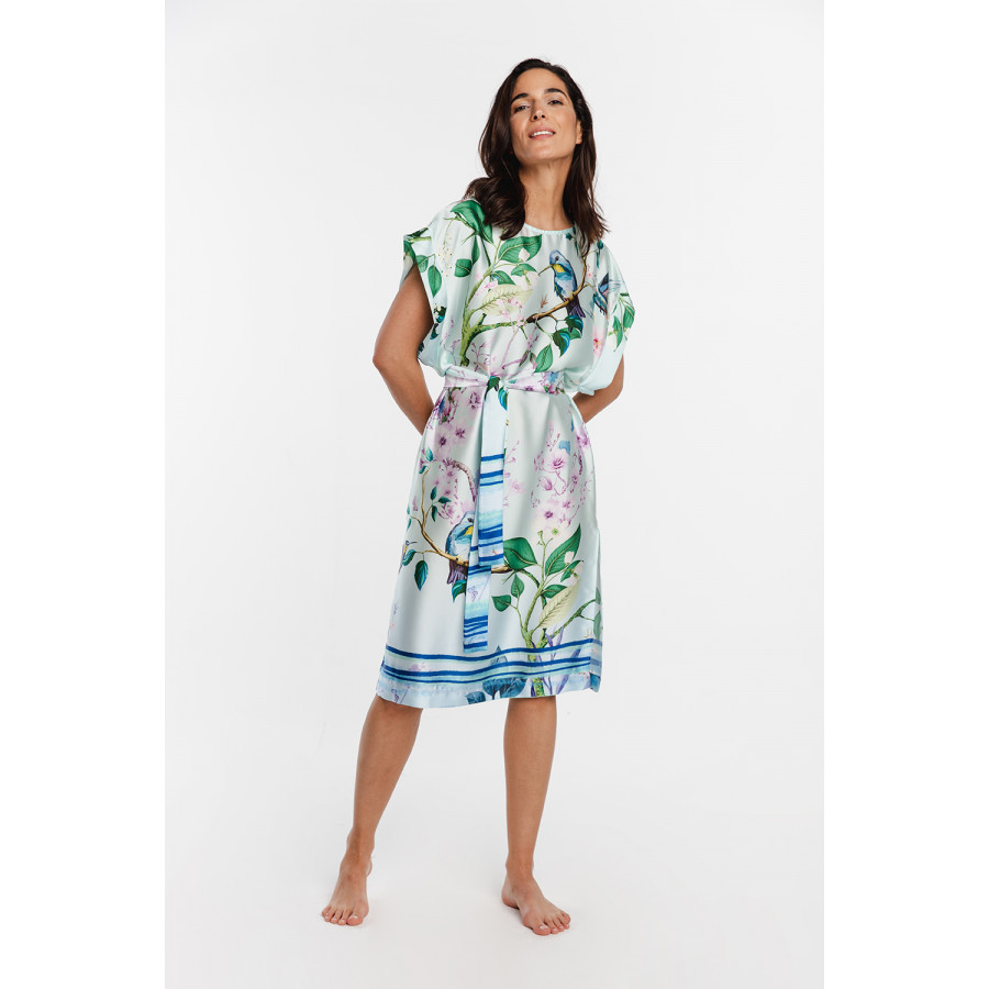 Ample Tunique / robe d'intérieur en satin imprimé exotique, ceinturé à la taille