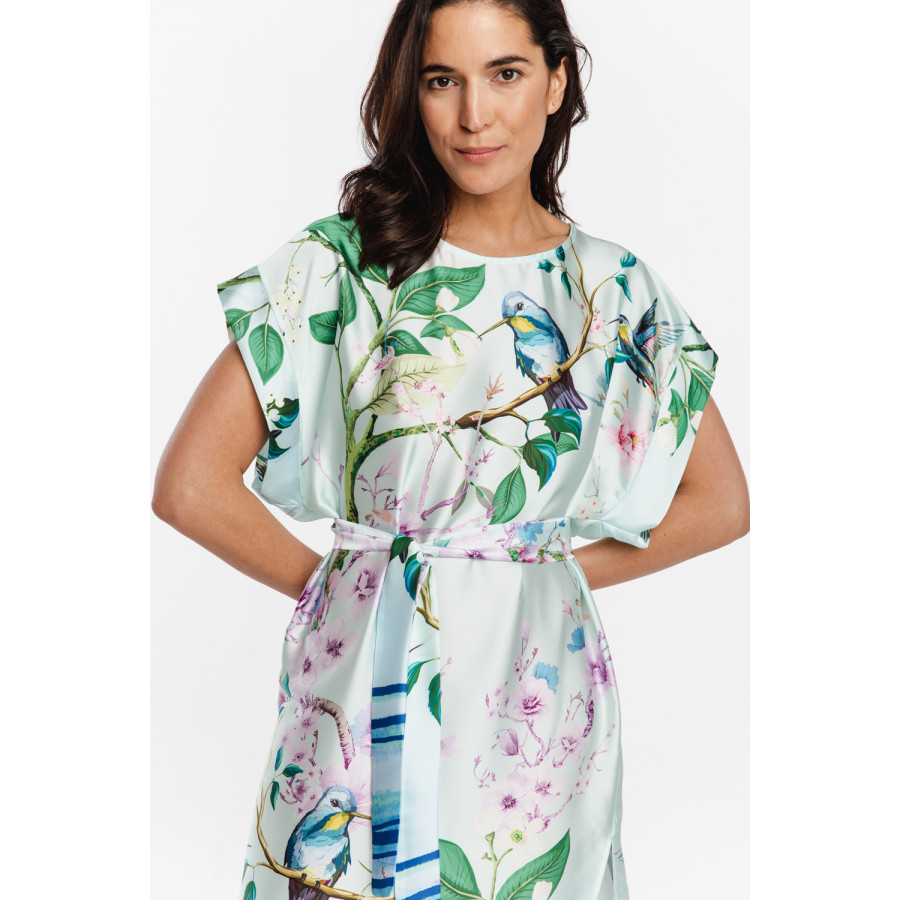 Ample Tunique / robe d'intérieur en satin imprimé exotique, ceinturé à la taille