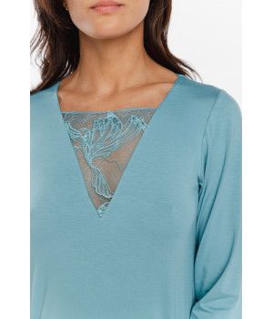 Chemise de nuit style tunique, manches ¾ en micromodal et dentelle, bouton dans le haut du dos