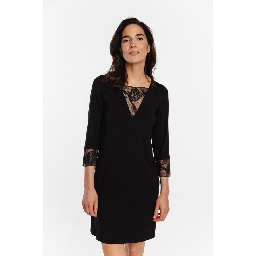 Chemise de nuit style tunique, manches ¾ en micromodal et dentelle, bouton dans le haut du dos