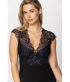 Sublime chemise de nuit manches courtes, en micromodal, elasthanne et dentelle.