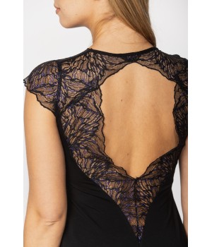 Sublime chemise de nuit manches courtes, en micromodal, elasthanne et dentelle.