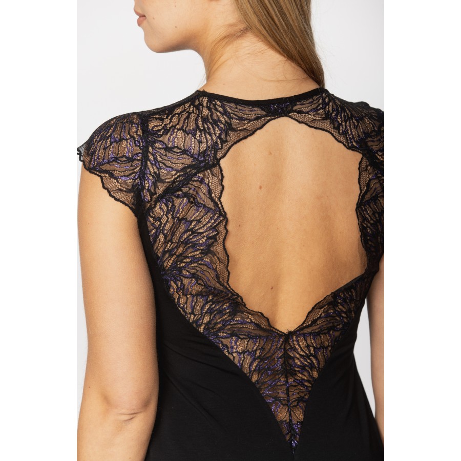 Sublime chemise de nuit manches courtes, en micromodal, elasthanne et dentelle.