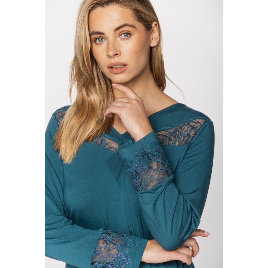 Micromodal and elastane pyjamas with lace above the bust and lace-trimmed cuffs