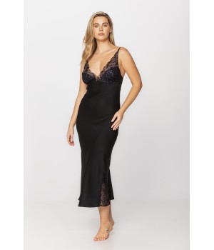 Une chemise de nuit renversante et glamour sans manches en viscose satin et dentelle.