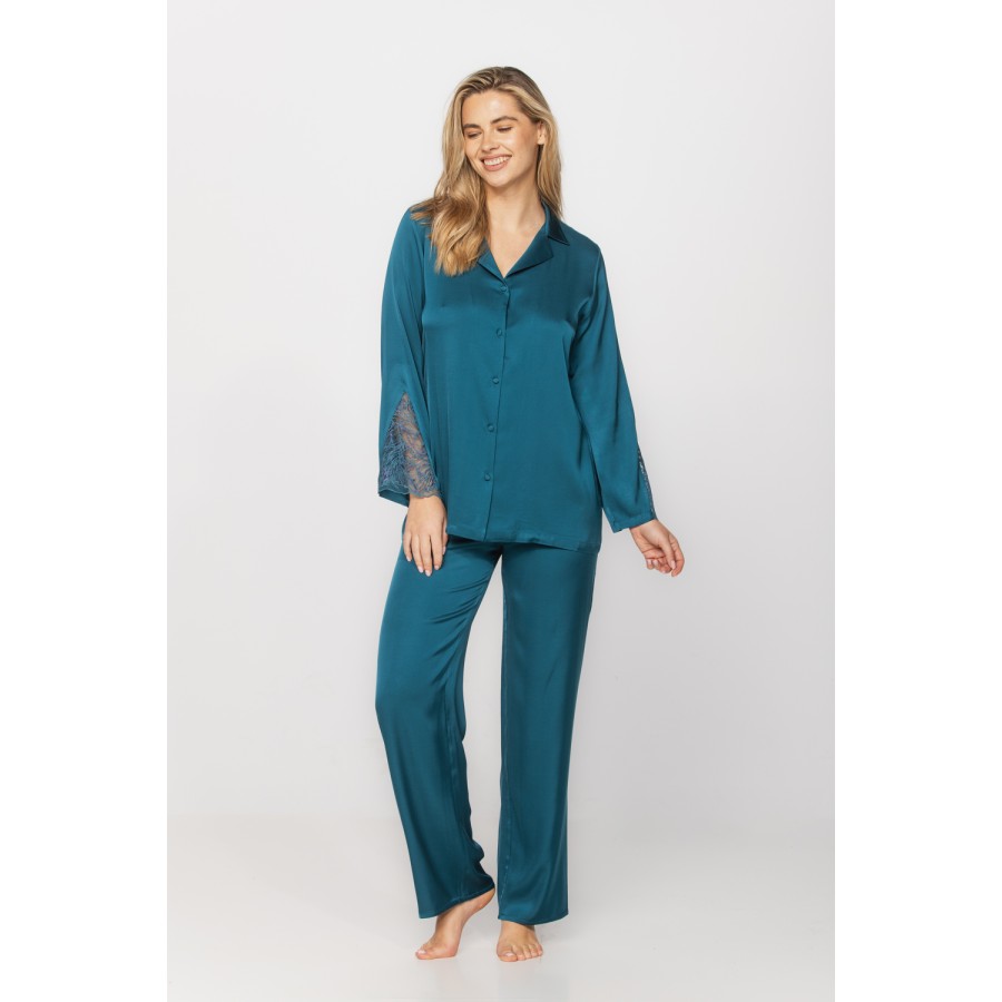 Elegant ensemble pyjama en viscose satin et dentelle, haut style chemise et pantalon fluide et droit