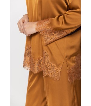 Pyjamas in microfibre satin, with a long-sleeved top and wide, loose-fitting bottoms