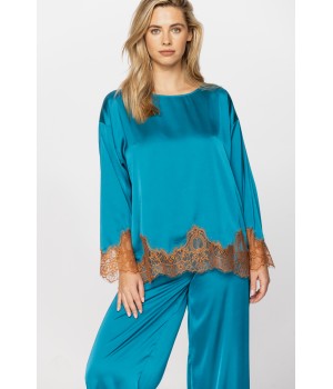 Pyjamas in microfibre satin, with a long-sleeved top and wide, loose-fitting bottoms