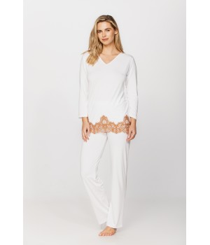 Pyjamas in flowing micromodal fabric with a V-neckline and criss-cross straps at the back