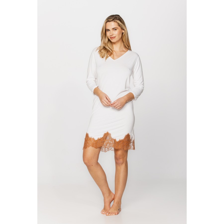 Chemise de nuit style tunique en micromodal, manches ¾, jeu de lacets et dentelle