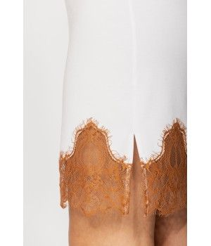 Nachthemd im Tunika-Stil aus Micromodal mit ¾-Ärmeln, verspielter Schnürung am Rücken und Spitze