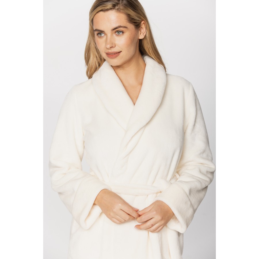 Gorgeous little velvet bathrobe with matching lace and shawl collar