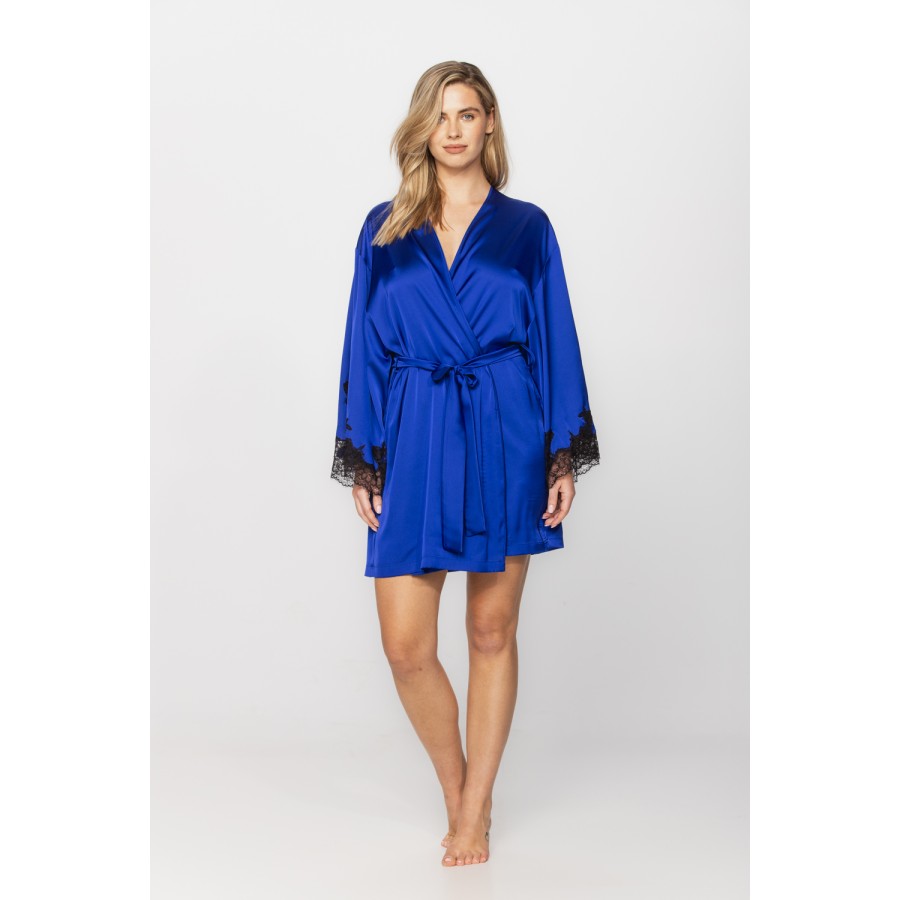 Kimono-style dressing gown in microfibre satin with loose-fitting long sleeves, enhanced with lace