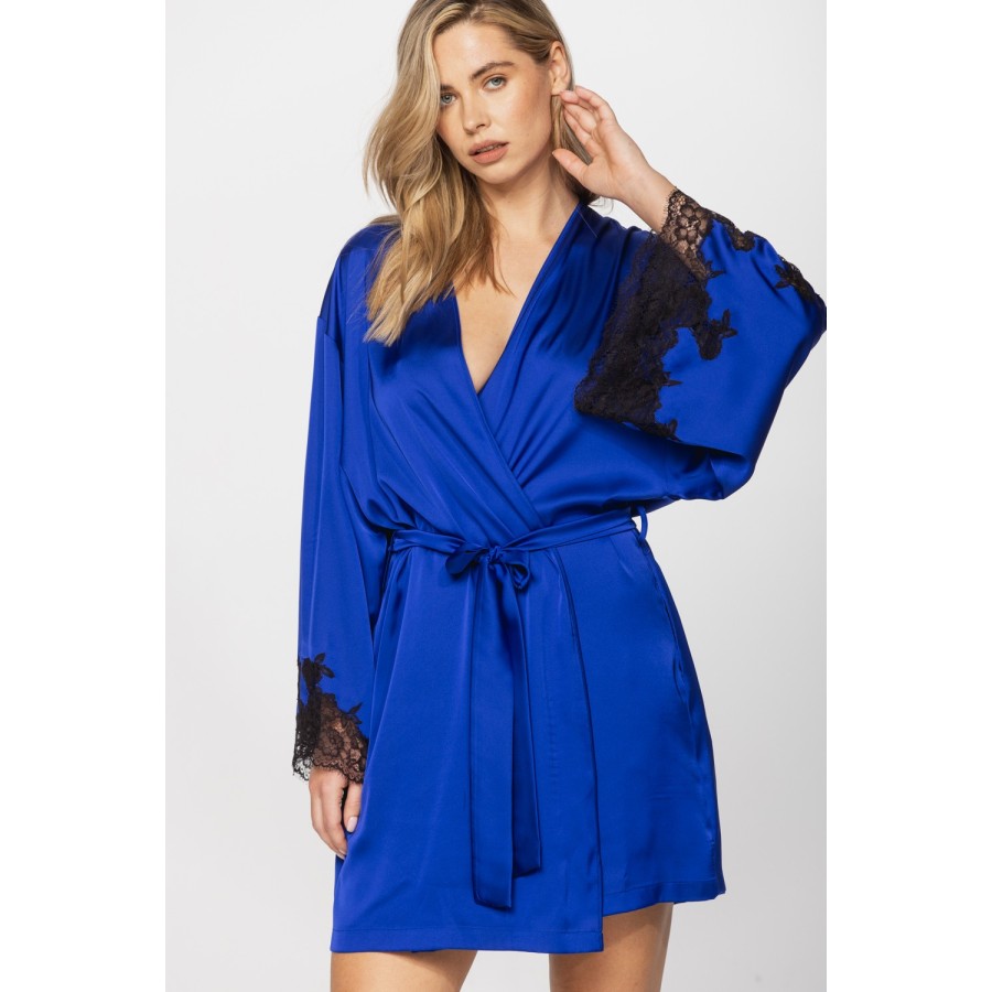 Déshabillé satin microfibre bleu, manches amples dentelle