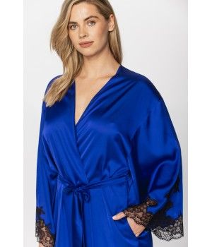 Kimono-style dressing gown in microfibre satin with loose-fitting long sleeves, enhanced with lace