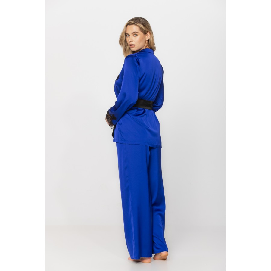 Pyjamas in microfibre satin fabric, kimono-style top and loose-fitting bottoms in bright colours