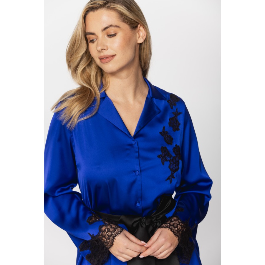 Pyjamas in microfibre satin fabric, kimono-style top and loose-fitting bottoms in bright colours