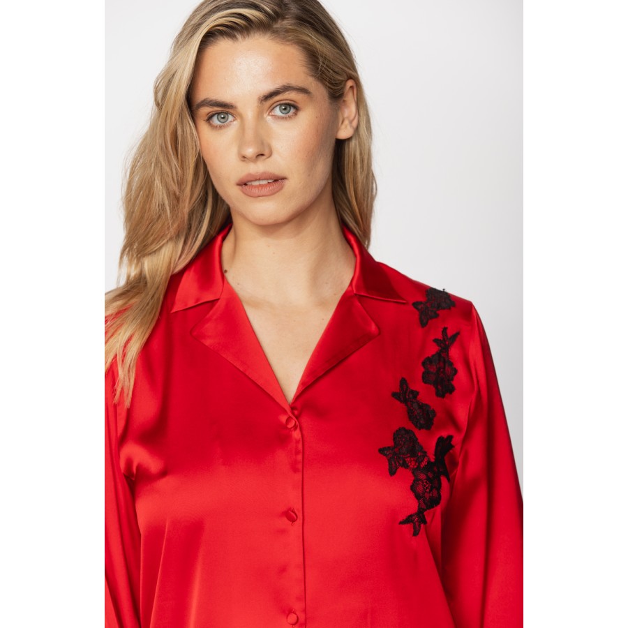 Pyjamas in microfibre satin fabric, kimono-style top and loose-fitting bottoms in bright colours