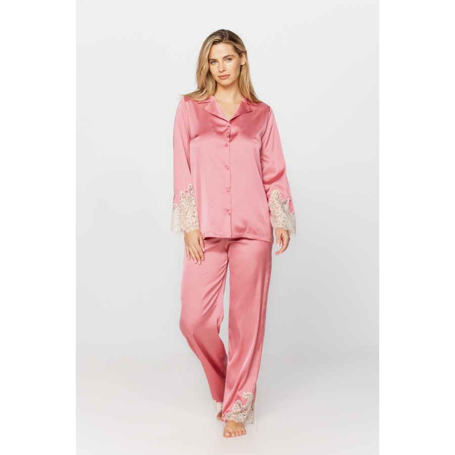 Ensemble pyjama en satin microfibre couleur rose girly et dentelle blanche