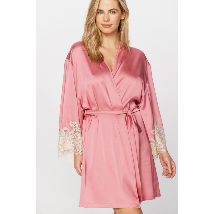 Schöner kurzer Kimono aus Satin-Mikrofaser in Girly-Rosa mit weißer Spitze