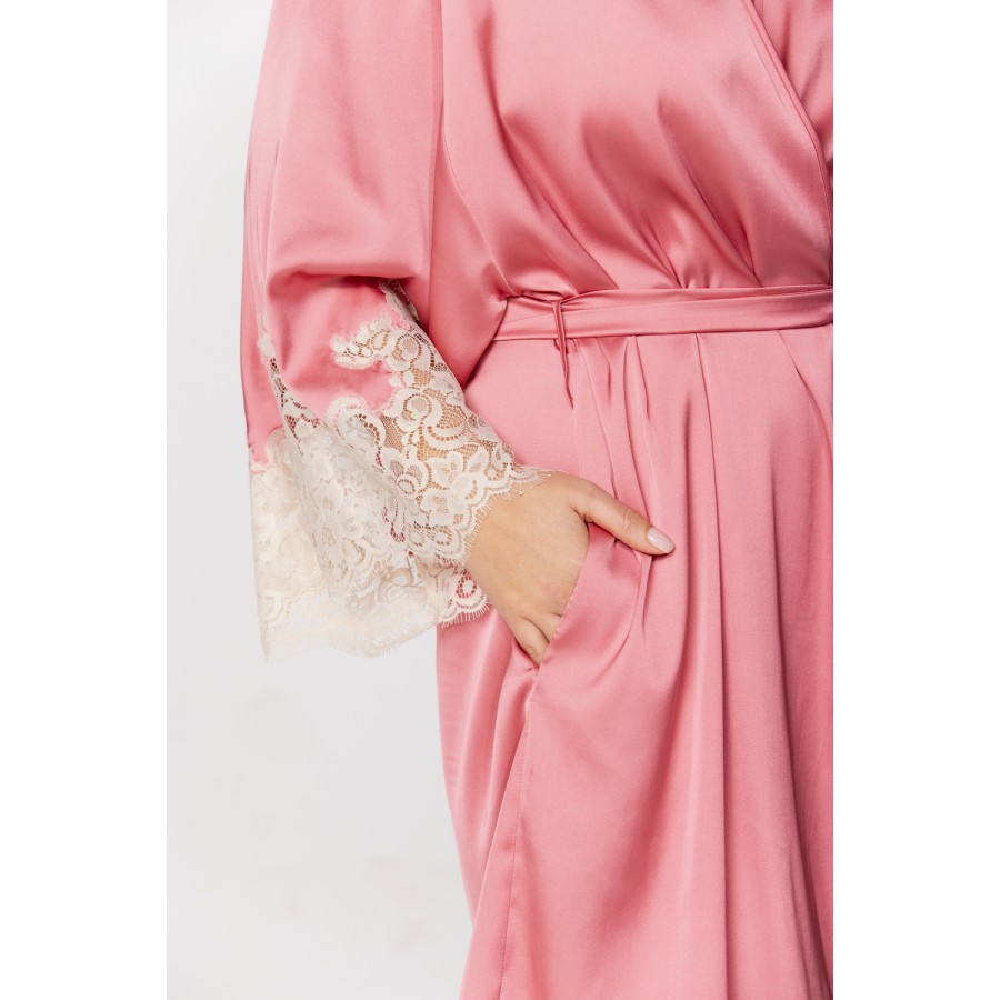 Joli petit déshabillé kimono en satin microfibre couleur rose girly et dentelle blanche