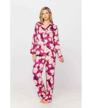 Pyjamas in microfibre satin with magnolia print on a fuchsia or black background