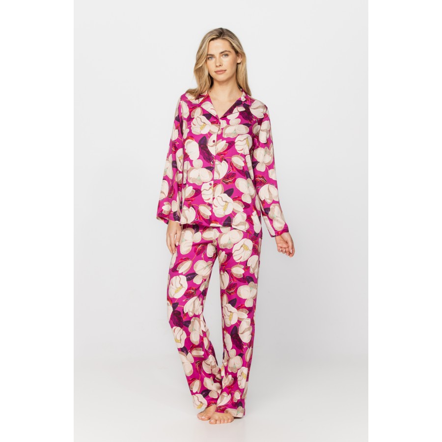 Pyjamas in microfibre satin with magnolia print on a fuchsia or black background