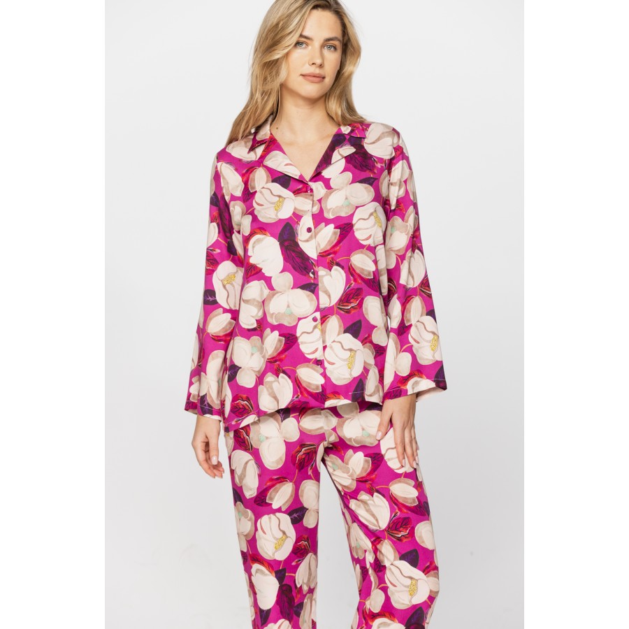 Pyjamas in microfibre satin with magnolia print on a fuchsia or black background