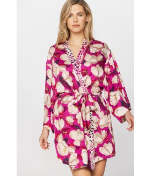 Pretty little kimono-style dressing gown in microfibre satin with magnolia print on a fuchsia or black background