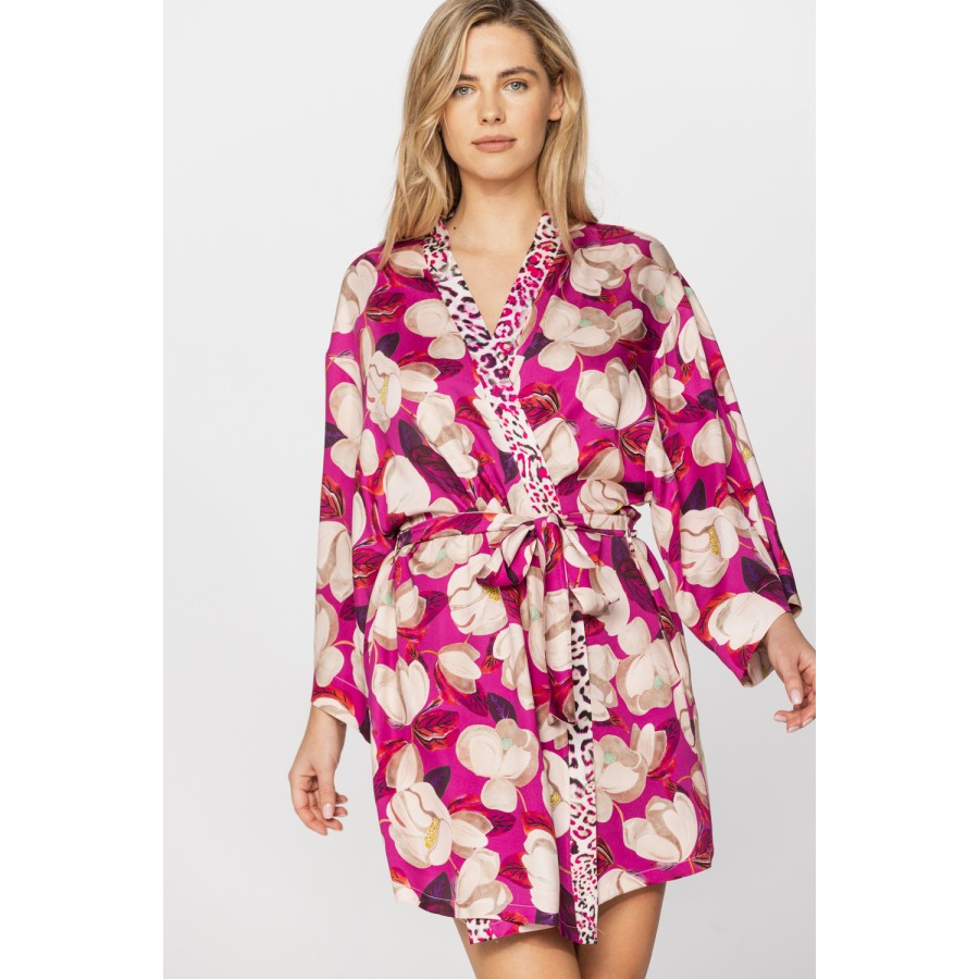 Pretty little kimono-style dressing gown in microfibre satin with magnolia print on a fuchsia or black background